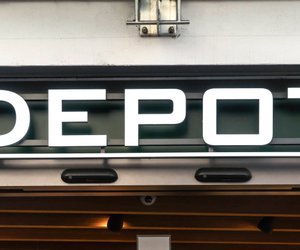 Ob kleiner oder großer Balkon: Das Pflanzenregal von Depot ist ein Geheimtipp