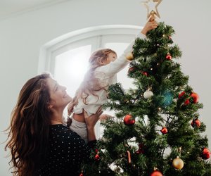 Hübschen Weihnachts­baumschmuck mit Kindern basteln: Von einfach bis raffiniert