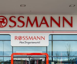 Bei Rossmann entdeckt: Mit dieser Holz-Strickliesel wird Stricken kinderleicht