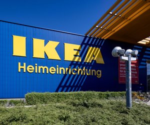 Genial: Mit diesem IKEA-Hack zauberst du dir ein kleines Spiegel-Regal