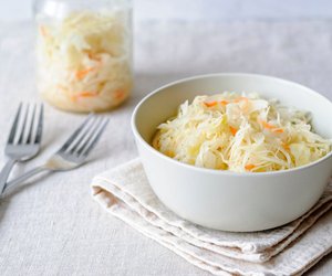 Ist Milchsäure vegan? Was du bei dem Konservierungsstoff beachten solltest