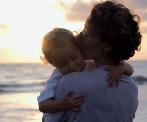 6 Merkmale, die dich als "Delfin"-Mama auszeichnen