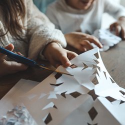 Hilft gegen Langeweile: Diese 11 Winter-Bastelsets begeistern jedes Kind