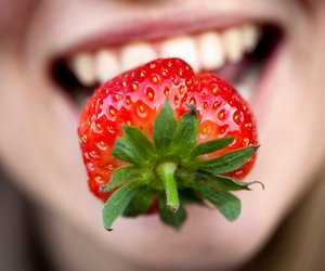 Weiße Erdbeeren, die nach Ananas schmecken? Diese spannenden Erdbeerfakten überraschen jeden