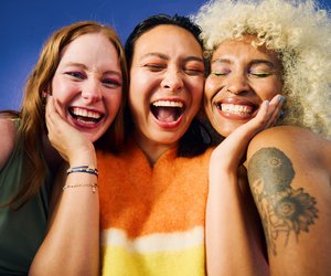 Psychologie: Warum manche Menschen den Raum betreten und plötzlich alle hinschauen - 5 Tipps