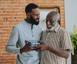 Nicht schon wieder Werkzeug: Diese 11 Geschenkideen flashen deinen Papa
