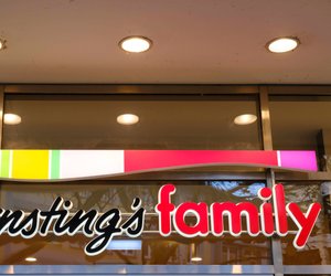 Festliche Freude: Hol dir den Micky-Maus-Weihnachtspullover für Kinder bei Ernsting's family