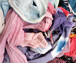 Neue Regel ab 2025: Das musst du bei Altkleidung und kaputter Wäsche beachten