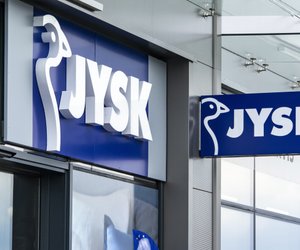Jetzt bei Jysk für 4 €: Dieser Schnäppchen-Becher macht gute Laune