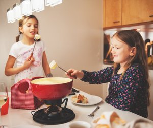 Klassisch, exotisch, süß: 5 Fondue-Ideen, die euch schmecken werden