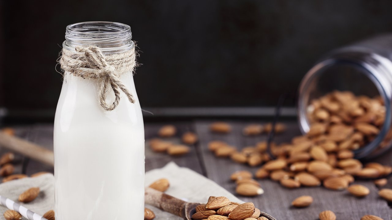 Mandelmilch selber machen: ein Rezept