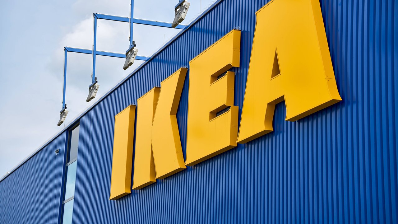 Geniales IKEA-DIY gegen Kabelsalat auf dem Flur. 