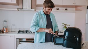 Ab in den Airfryer: Diese Kochbücher holen aus deiner Heißluftfritteuse alles raus 