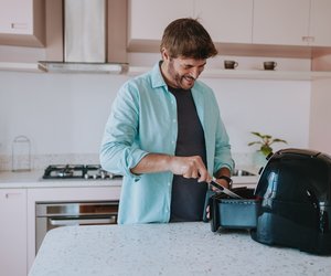 Ab in den Airfryer: Diese Kochbücher holen aus deiner Heißluftfritteuse alles raus 