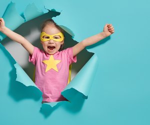 Stark & inspirierend: 20 kraftvolle Mädchennamen mit feministischem Vorbild