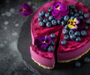 Ohne Backen: Diesen veganen Blaubeer-Käsekuchen müsst ihr probieren!