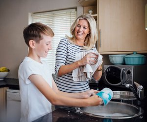 Deine Mutter bestellt einen Cheeseburger ohne Käse.: 25 wirklich lustige Mama-Witze zum Teilen