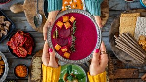 Die passende Ernährung für jede Phase des Zyklus: Bei PMS, Eisprung und Periode